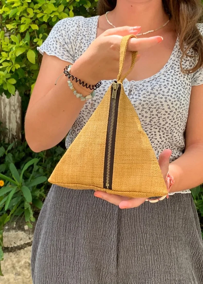 Pochette triangle moutarde